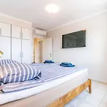 Vila 108-villa, 2 Minutes Walk To The Beach, Heated Pool