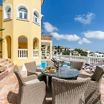 108-villa, 2 Minutes Walk To The Beach, Heated Pool Màlaga