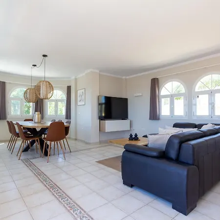 108-villa, 2 Minutes Walk To The Beach, Heated Pool Villa