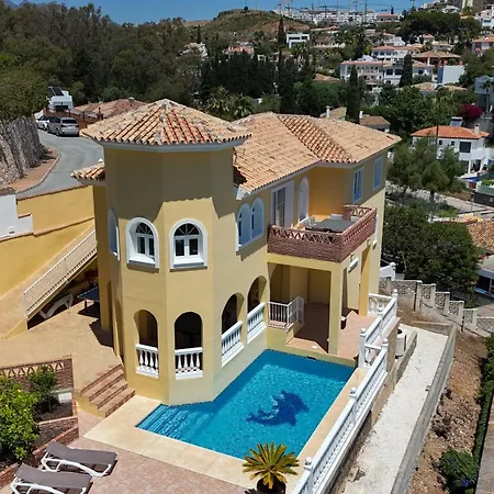 Villa 108-villa, 2 Minutes Walk To The Beach, Heated Pool *